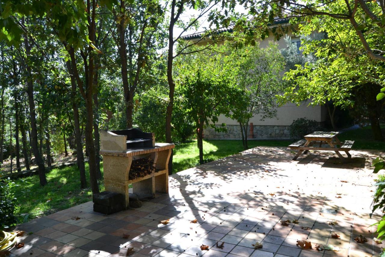 Casa Rural El Trepador Azul Futbolin Barbacoa 8 Personas Becerril de la Sierra Exterior photo